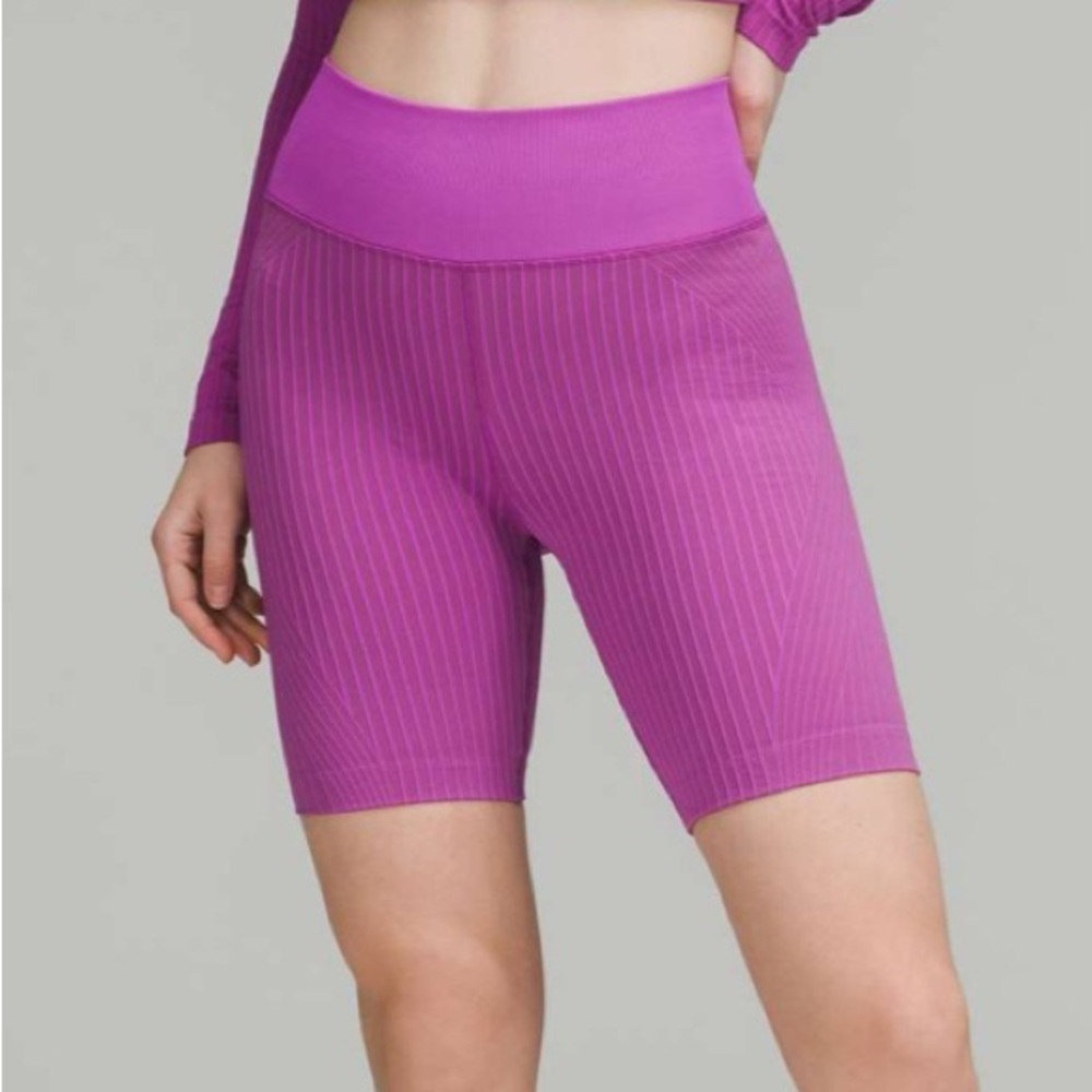 Lululemon Ebb to Street High-Rise Short 8" in Rib Map Vivid Plum / Vintage Plum